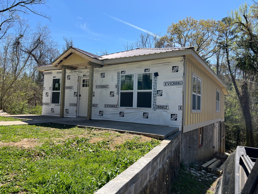 side view of Provence St home in Chattanooga, TN 