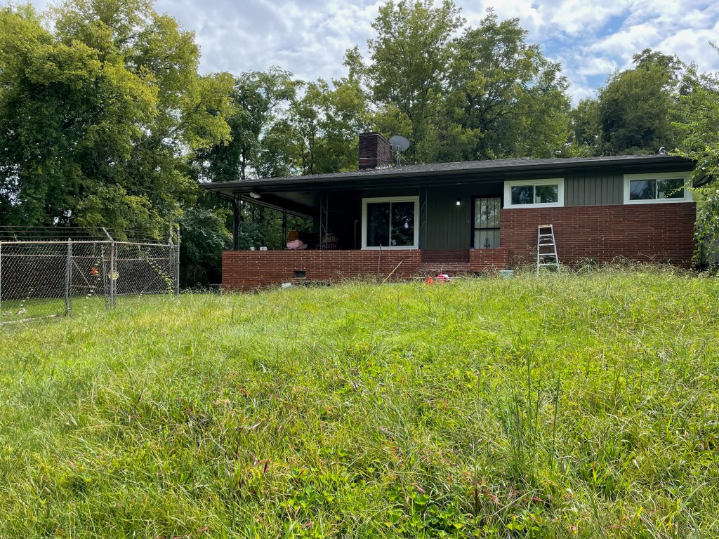 front view of woods drive home
